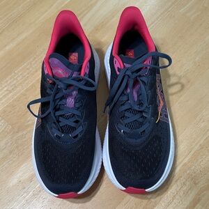 Hoka Women's navy blue/magenta pink - Mach 6 Athletic Shoes